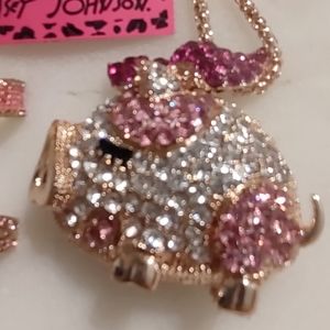 pink flying pig necklace